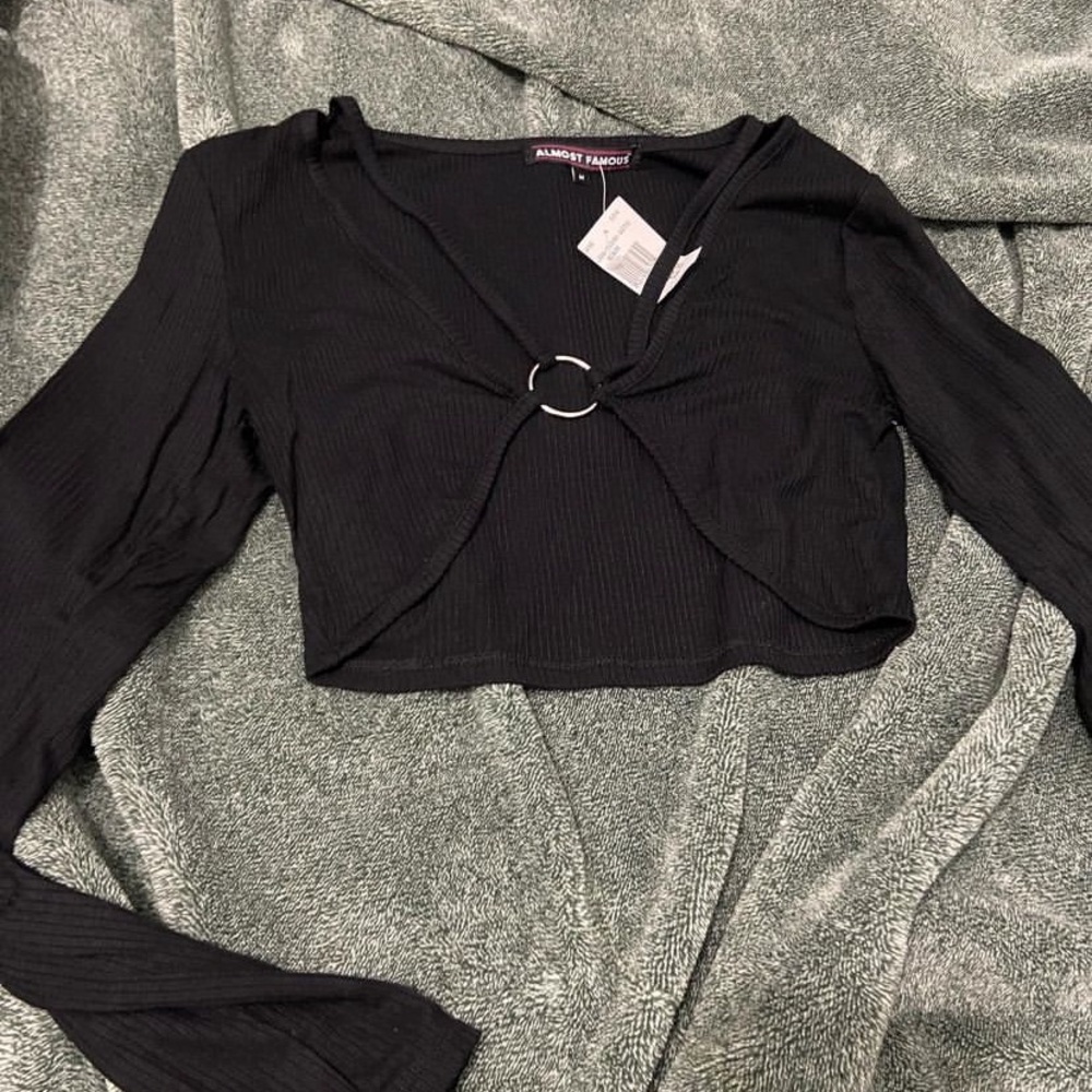 long sleeve with silver hoop in the middle